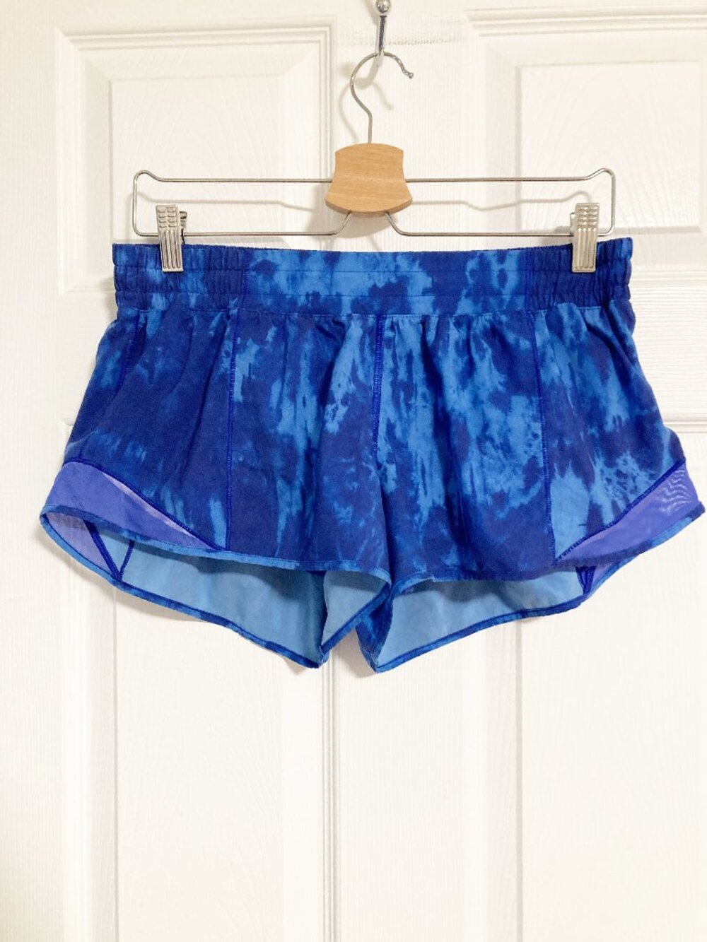 Lululemon Hotty Hot Short II 2.5" Size 10 Game Day Blue